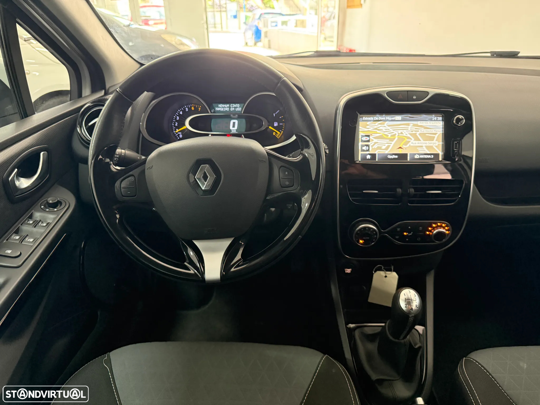 Renault Clio Sport Tourer 0.9 TCe Limited - 19