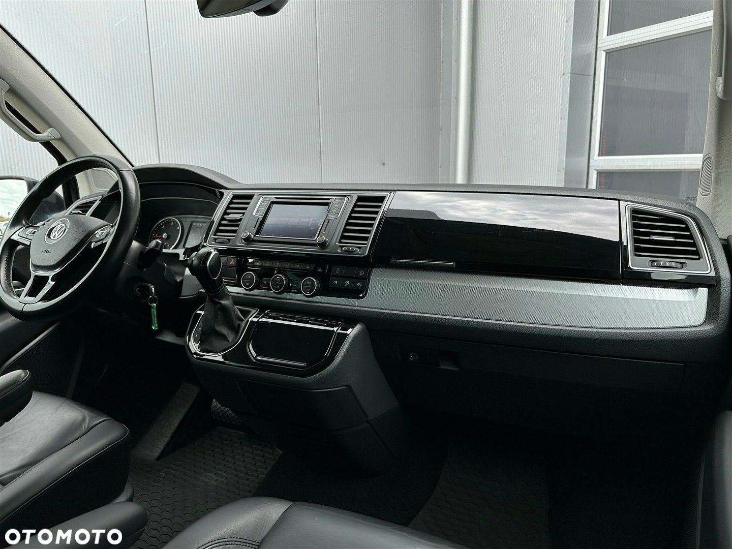Volkswagen Caravelle - 15