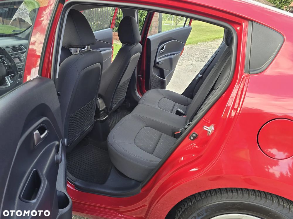 Kia Rio 1.2 L - 6