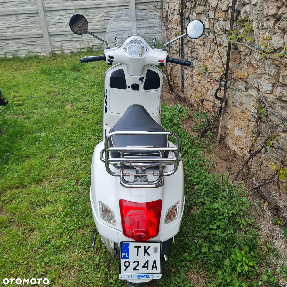 Piaggio Vespa - 2