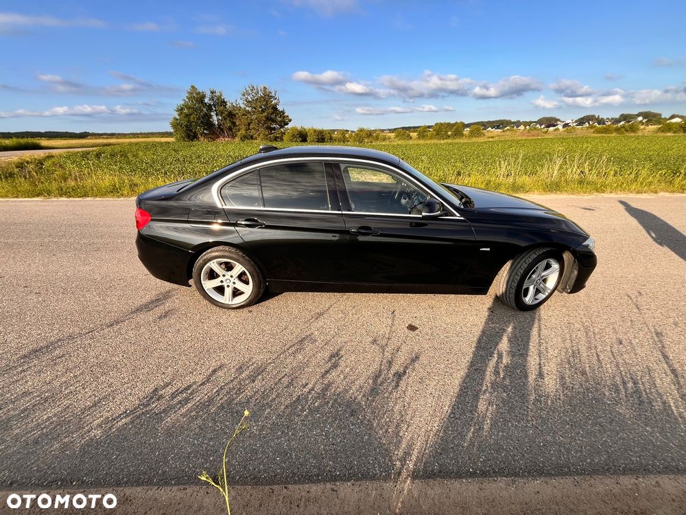 BMW Seria 3 318d Sport Line - 27