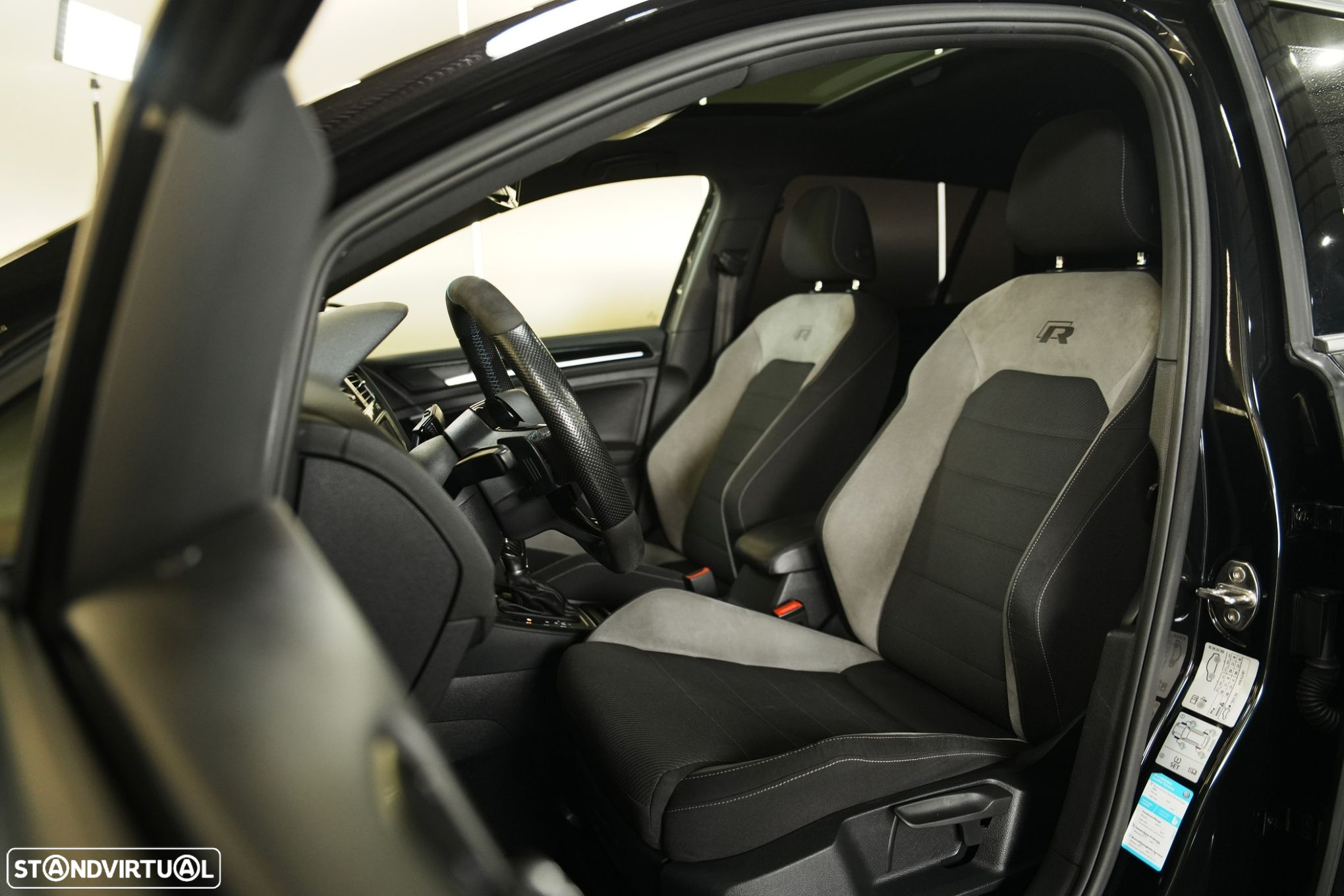 VW Golf 2.0 TSi R DSG - 26
