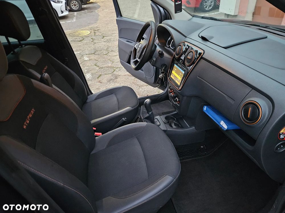 Dacia Lodgy 1.6 SCe Stepway S&S - 12