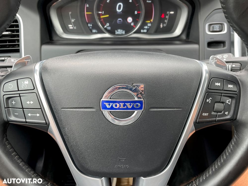 Volvo XC 60 D5 AWD Aut. Momentum - 13