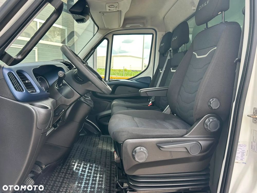Iveco Daily 35C18 3.0 HPI Kontener 9 palet + winda 1000kg + drzwi boczne **KLIMA**Serwis**Sprowadzony**2020R** - 12