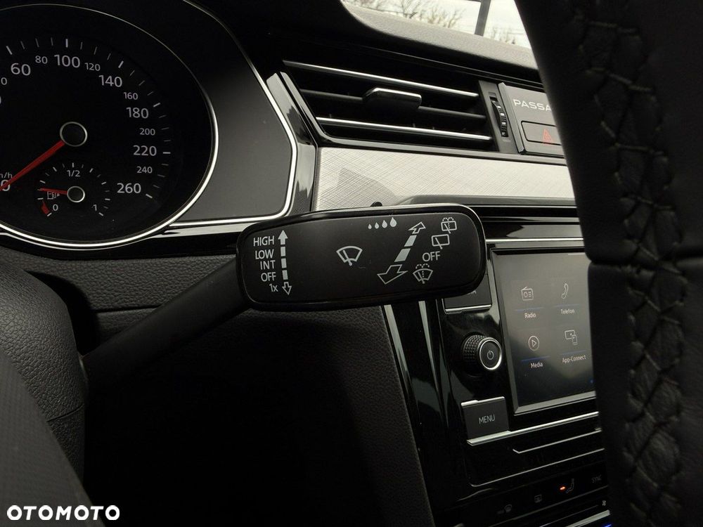 Volkswagen Passat - 20