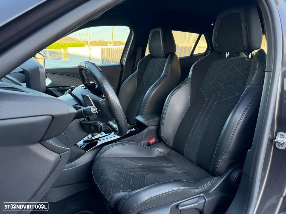 Peugeot 2008 PureTech 130 EAT8 GT - 8