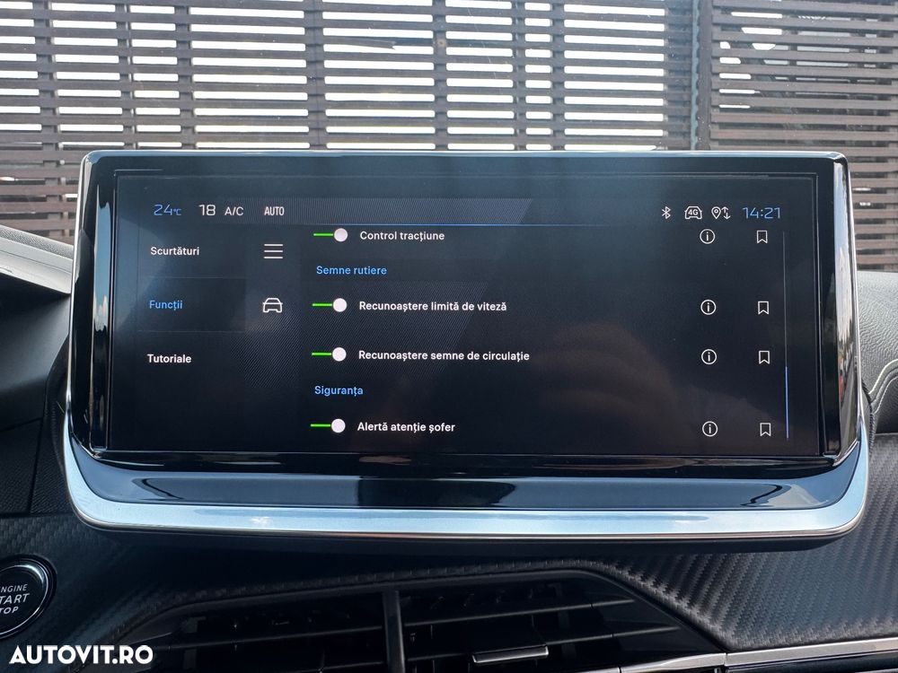 Peugeot 2008 PureTech 130 EAT8 GT - 33