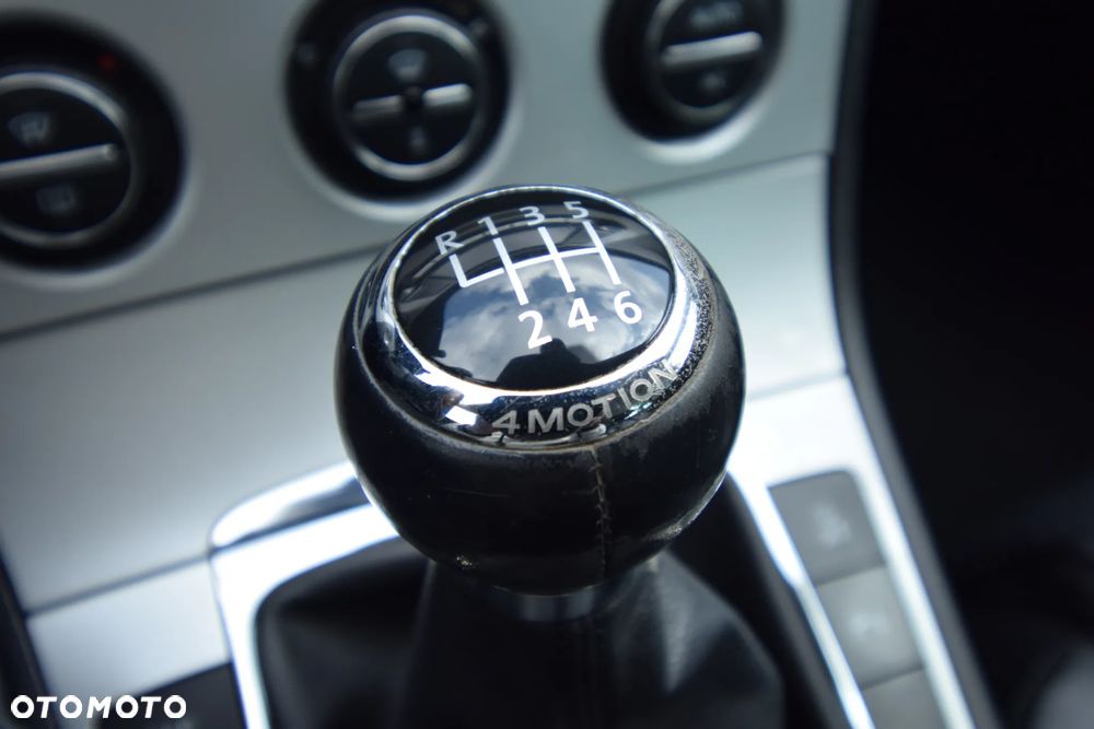 Volkswagen Passat 2.0 TDI 4Motion Individual - 26