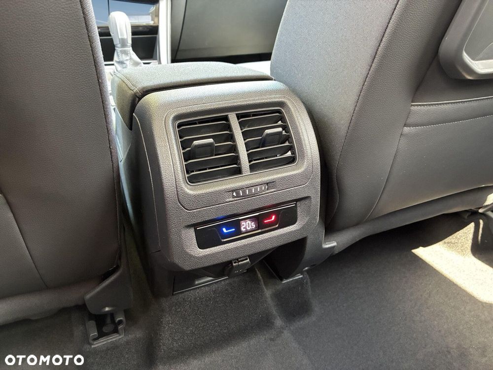 Volkswagen Touran - 26
