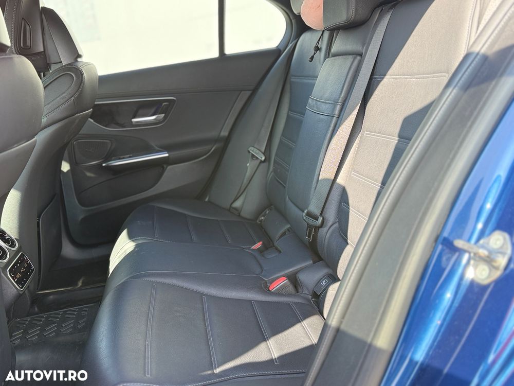 Mercedes-Benz C 300 4Matic 9G-TRONIC AMG Line - 27