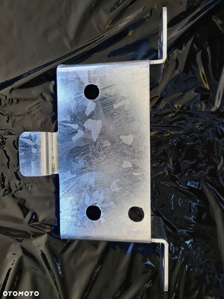 MOCOWANIE BOCZNE KOŁA ZAPASOWEGO IVECO DAILY - 5