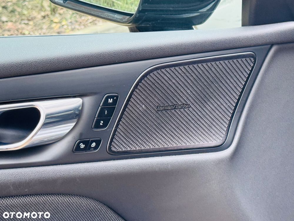 Volvo V60 D4 AWD R-Design - 35