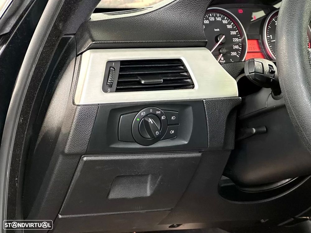 BMW 320 d Coupe Auto - 21