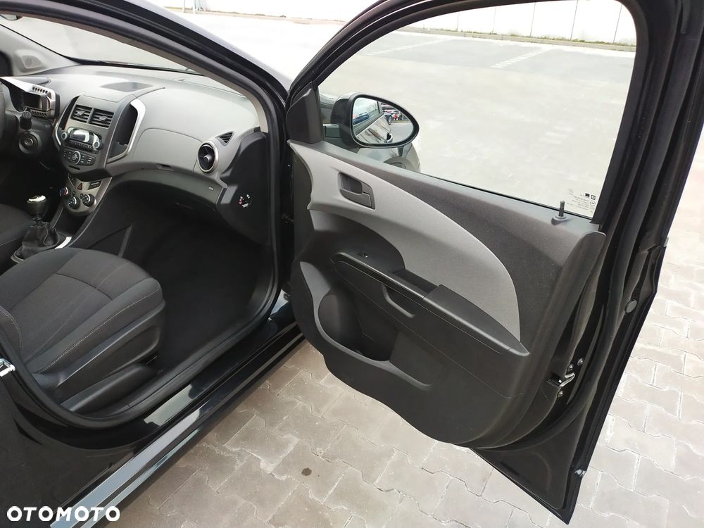 Chevrolet Aveo 1.4 16V LS - 11
