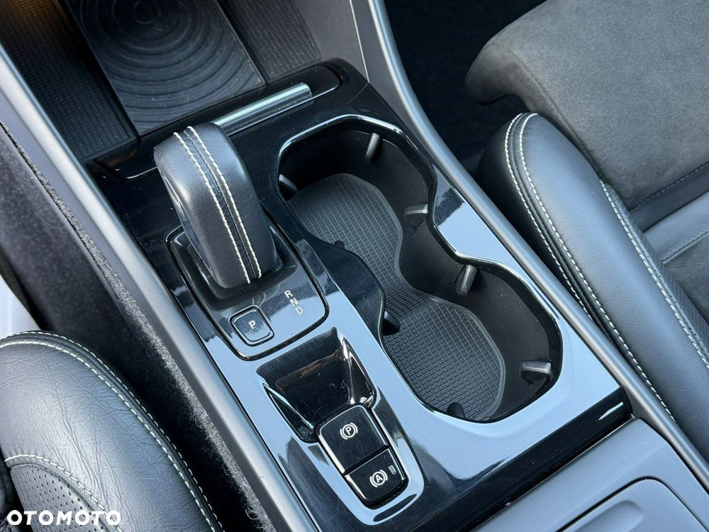 Volvo XC 40 D4 SCR AWD R-Design - 26