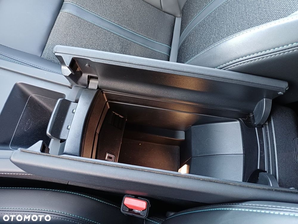 Peugeot 308 1.2 PureTech Allure Pack S&S EAT8 - 32