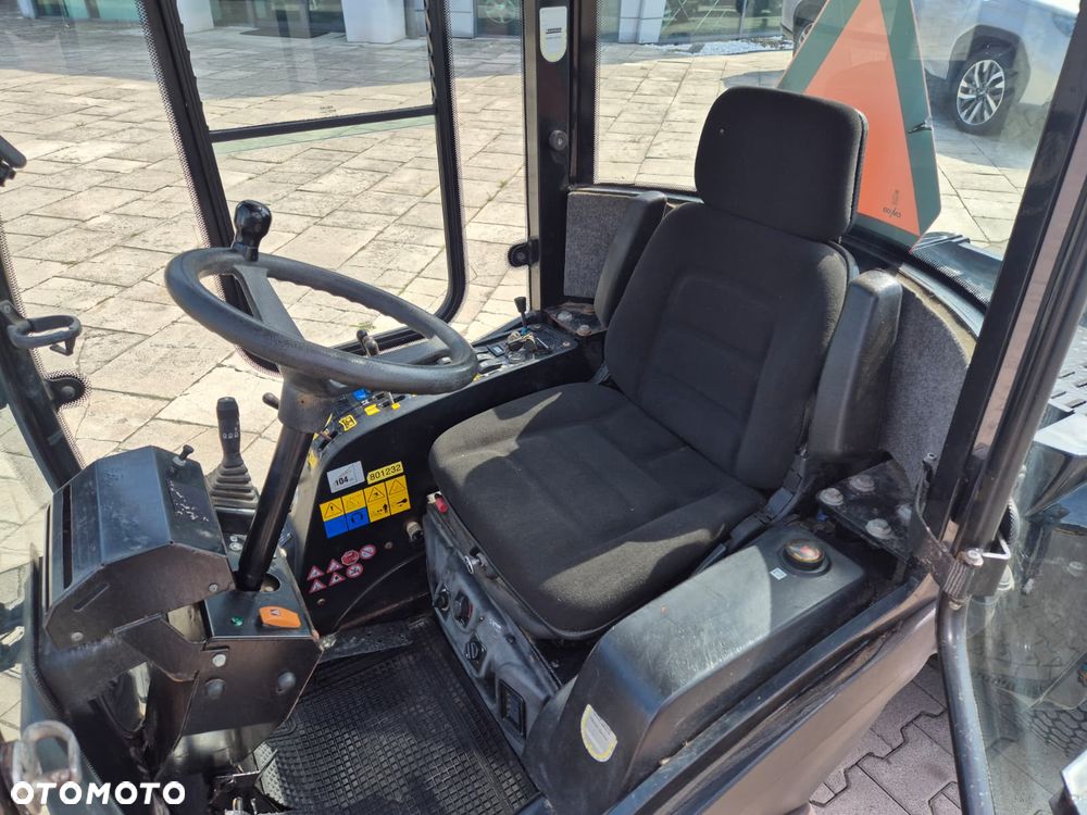 Kaercher MIC C34 / NOŚNIK NARZĘDZI / PRZYCZEPA WYWROTKA / IDEALNY DO MIASTA / ZAMIATARKA / PŁUG SNIEŻNY / 4X4 / NISKIE MOTOGODZINY / JEDNO URZĄDZENIE WIELE ZASTOSOWAŃ! - 24