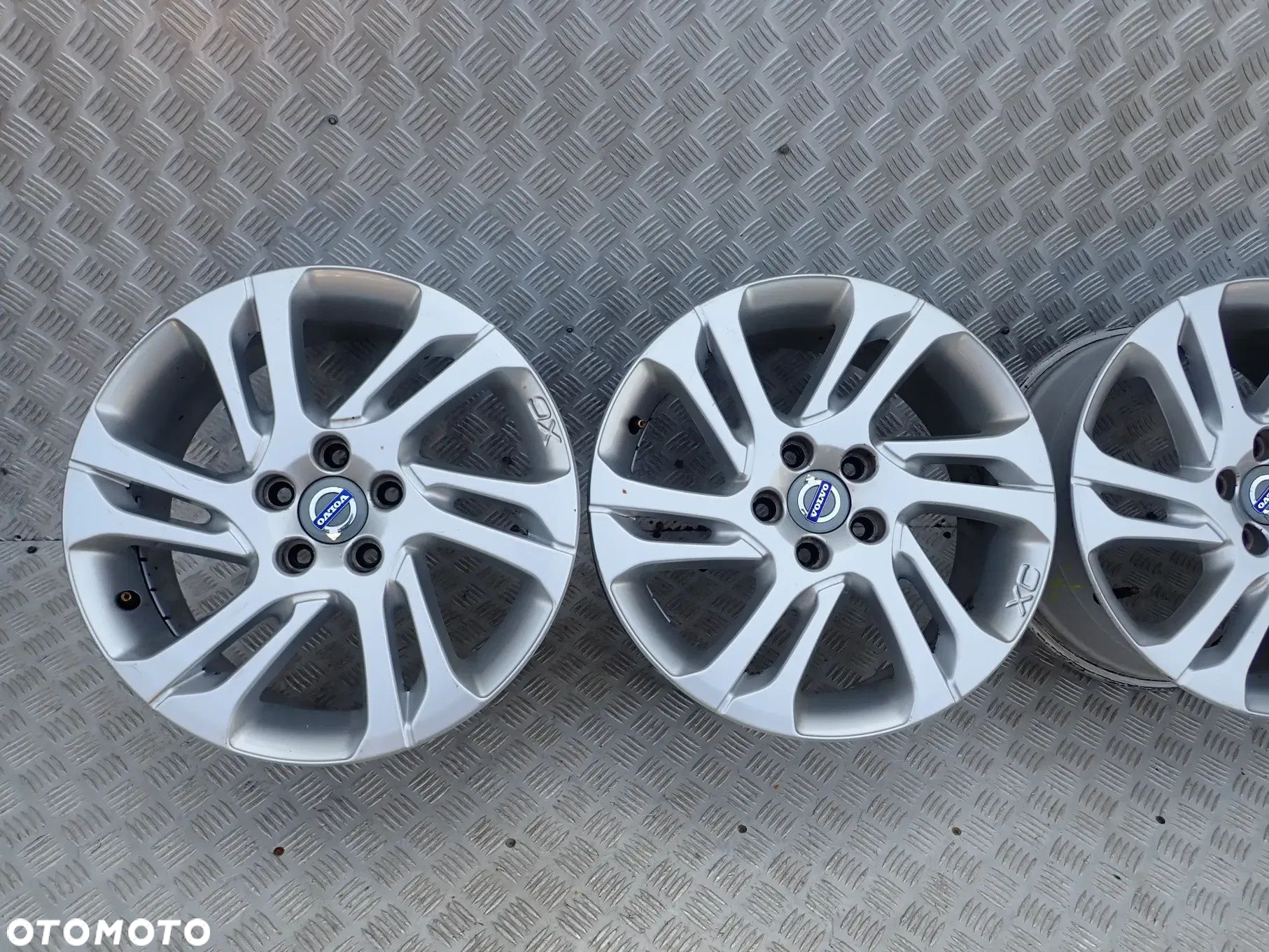 FELGA ALUMINIOWA VOLVO S60 V60 V70 XC 7,5JX17 ET 55 5X108 31362384 - 2