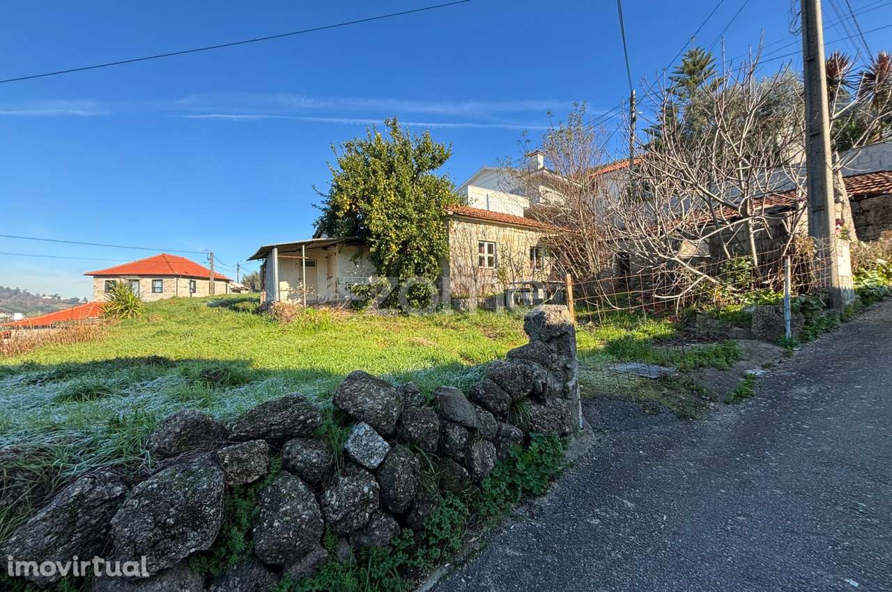 Duas moradias para restauro em Nespereira, Guimarães - Grande imagem: 3/16