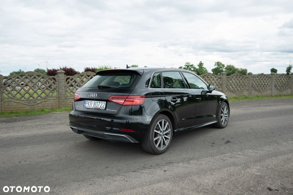 Audi A3 Sportback 1.4 TFSI E-tron Attraction e-S tronic - 11