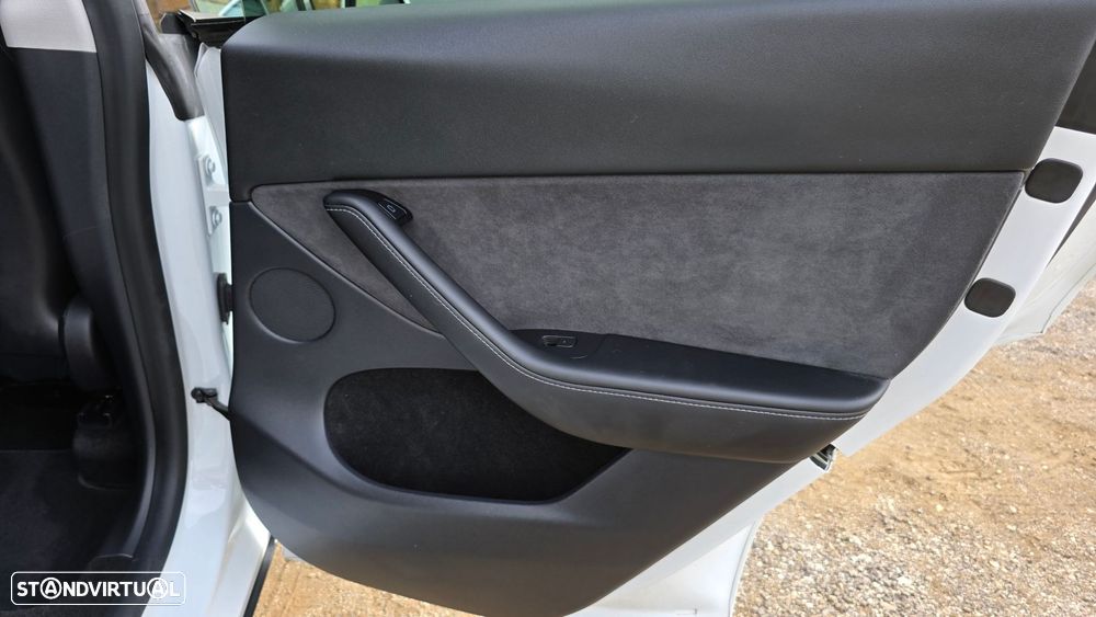 Tesla Model Y Long Range Tração Integral - 57