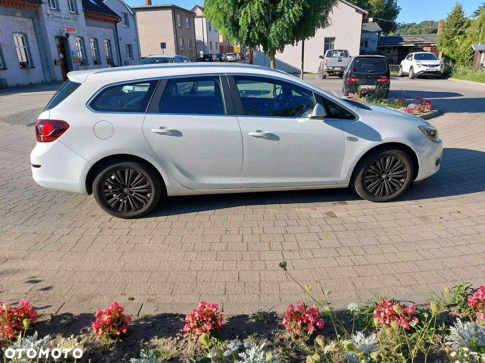 Opel Astra 2011 photo 4