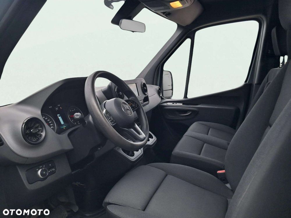 Mercedes-Benz Sprinter 910 - 9