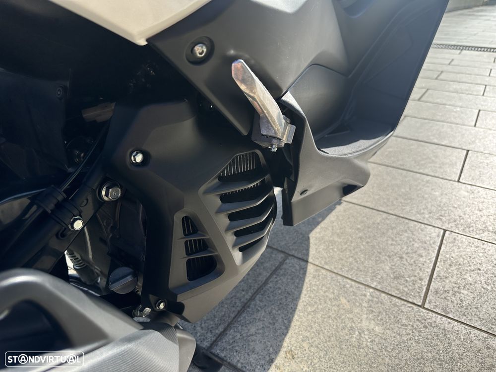 Yamaha NMAX 125 com Pack Urban - 16