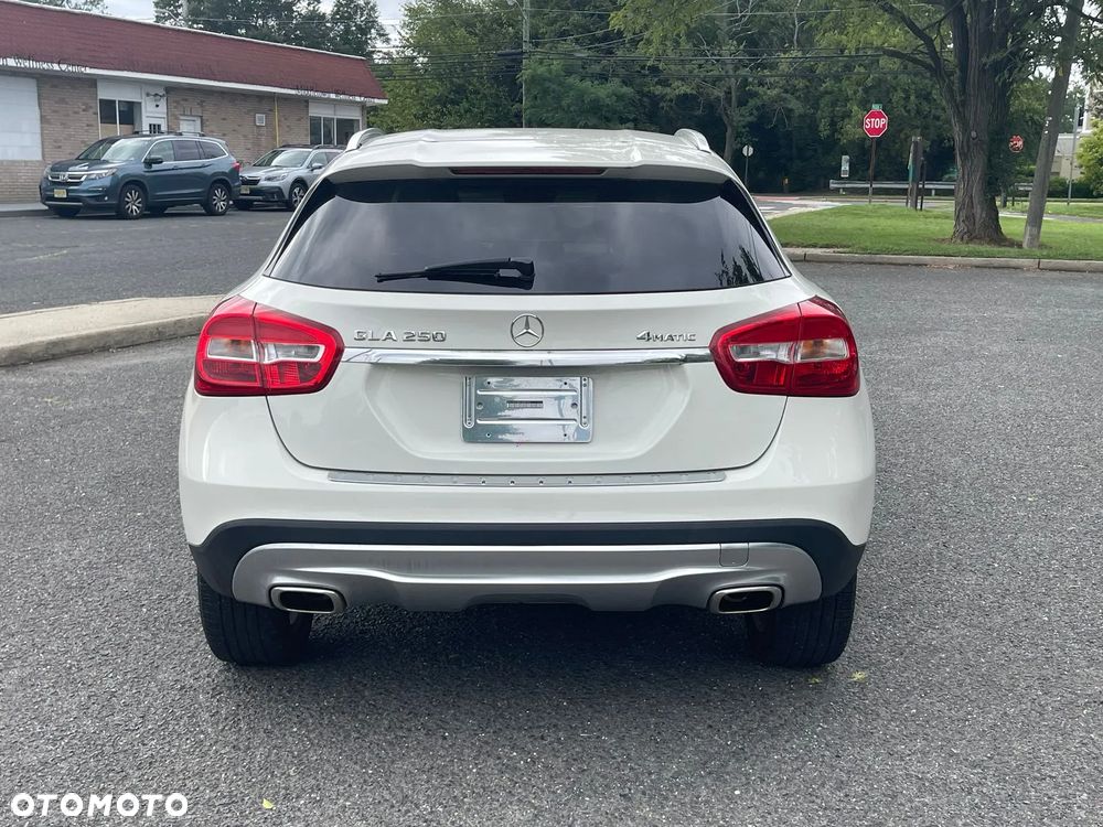 Mercedes-Benz GLA 250 4-Matic - 5