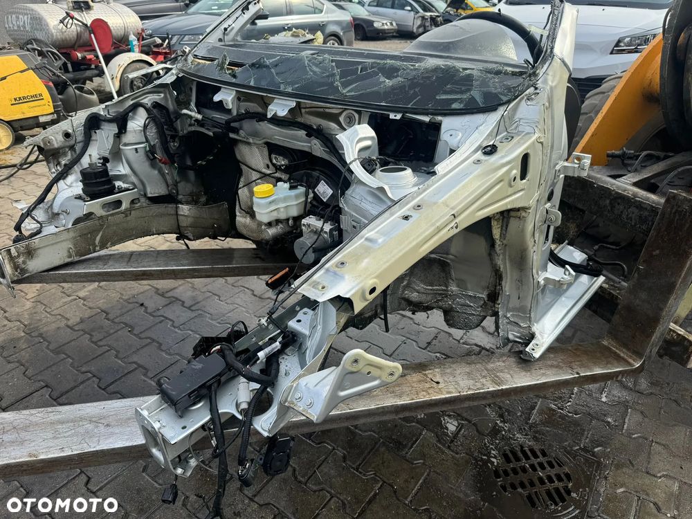 Skoda Rapid Ćwiartka Lewy Przód - 1