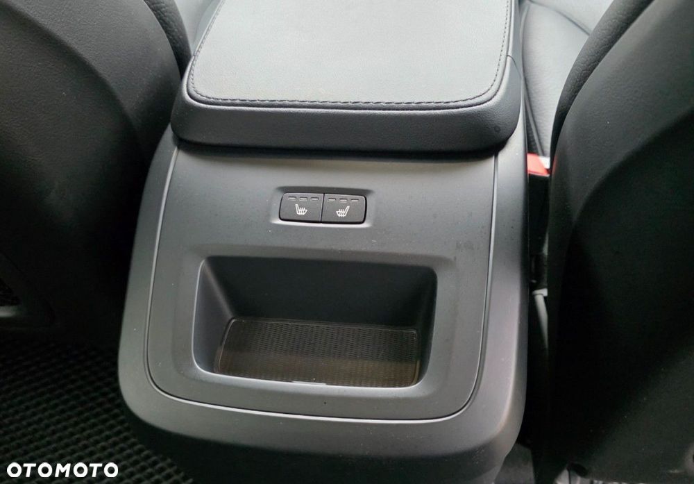 Volvo XC 90 - 30