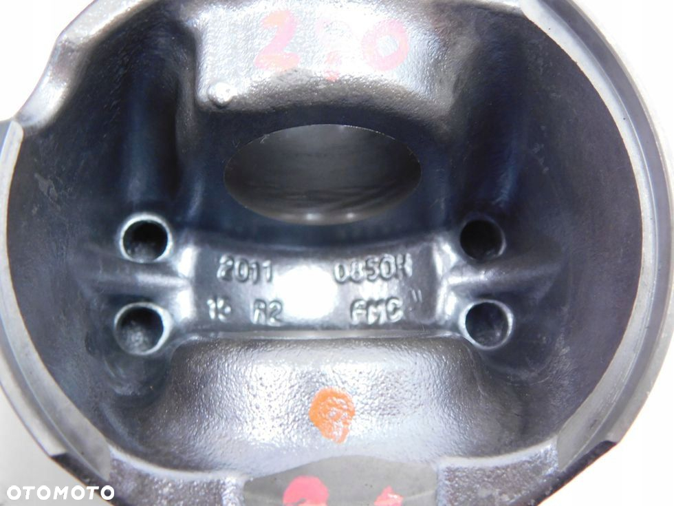 Tłok tłoki 2.0 HDI TDCI EURO5 Ford Peugeot Citroen C5 III S-Max Galaxy 508 - 12