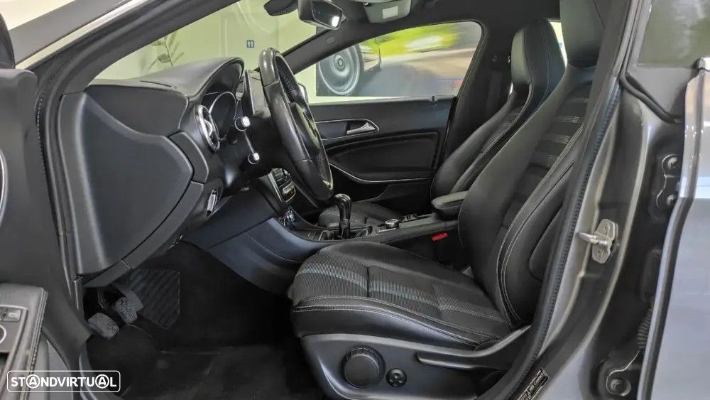 Mercedes-Benz CLA 200 d Shooting Brake AMG Line - 16