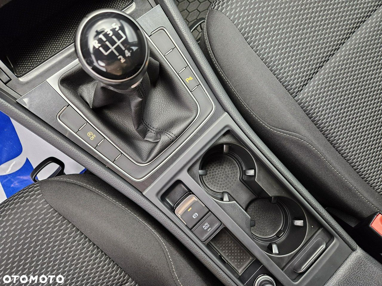 Volkswagen Golf - 16
