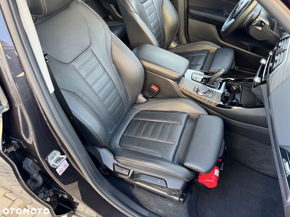 BMW X3 xDrive20d Luxury Line - 28