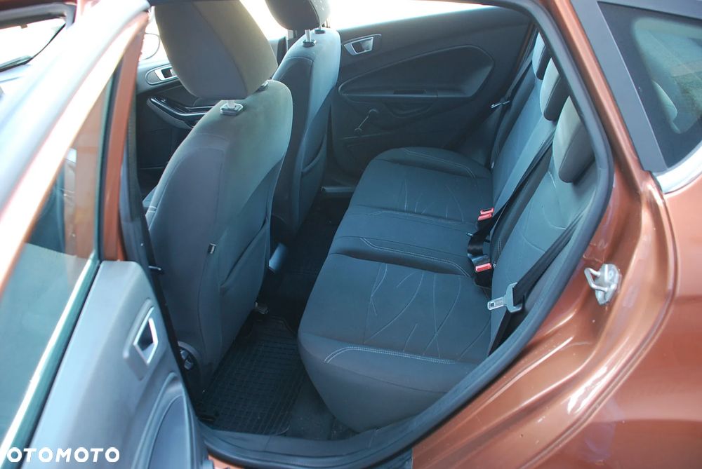 Ford Fiesta 1.6 TDCi DPF Titanium - 16