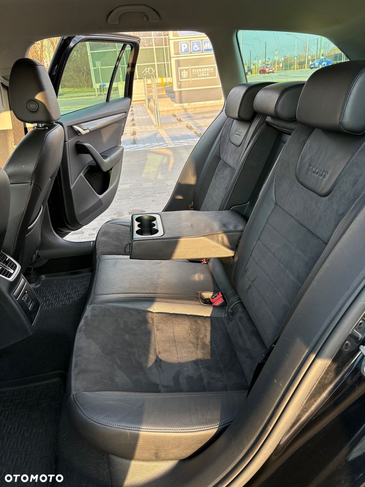 Skoda Octavia 2.0 TDI 4x4 DSG Scout - 23