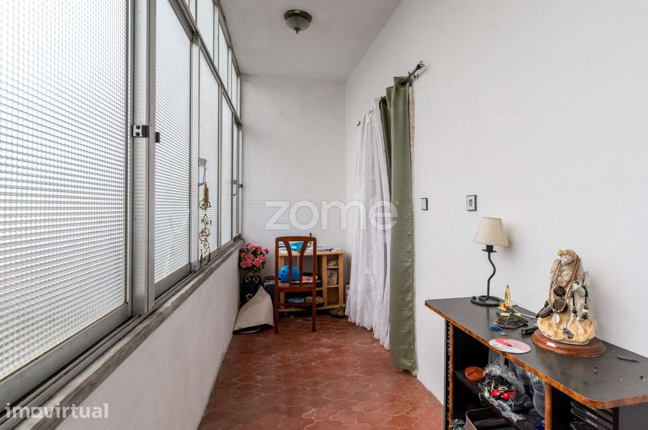 Moradia T6 P/investimento - possibilita converter em 3 apartamentos - Grande imagem: 2/27