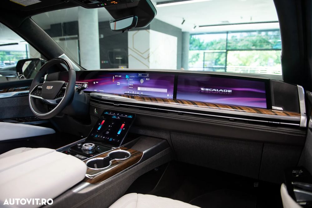 Cadillac Escalade - 28