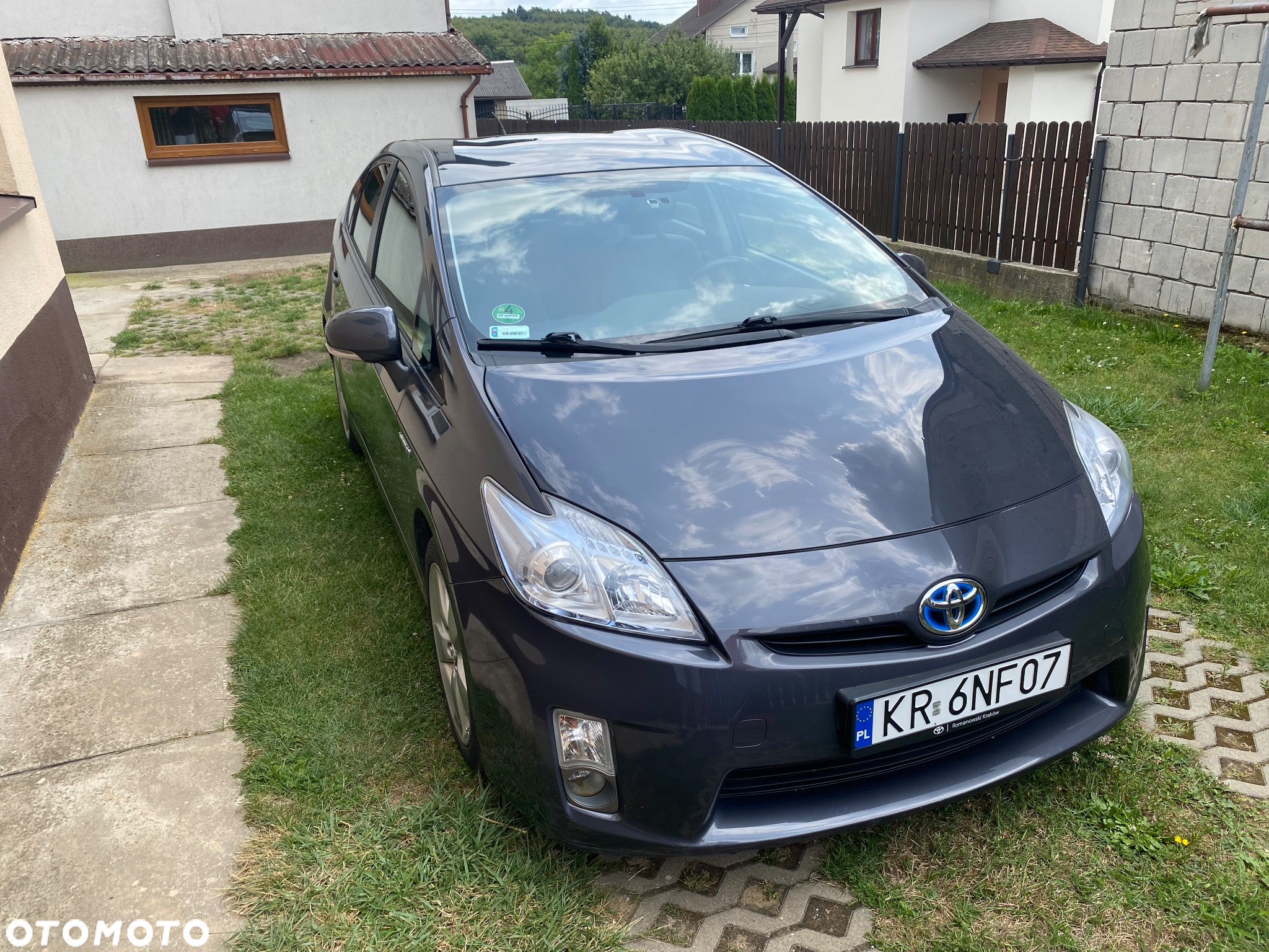 Toyota Prius (Hybrid) - 3