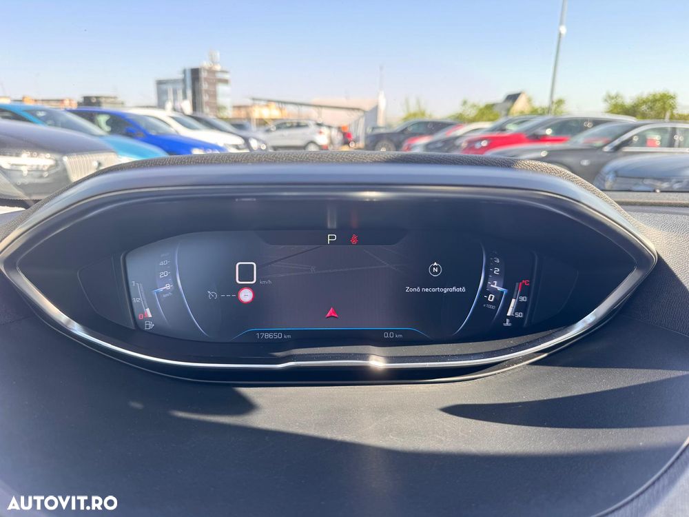 Peugeot 5008 1.2 Puretech Allure Aut. - 19