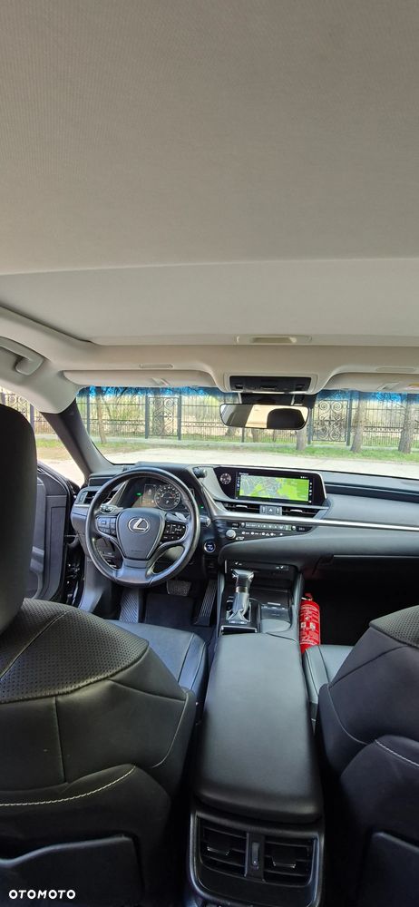 Lexus ES 300h Style Edition - 9