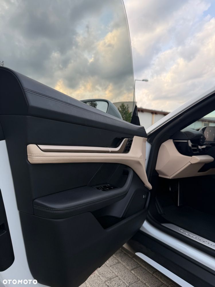 Porsche Taycan - 13