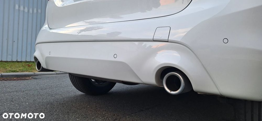 BMW Seria 2 218d - 10