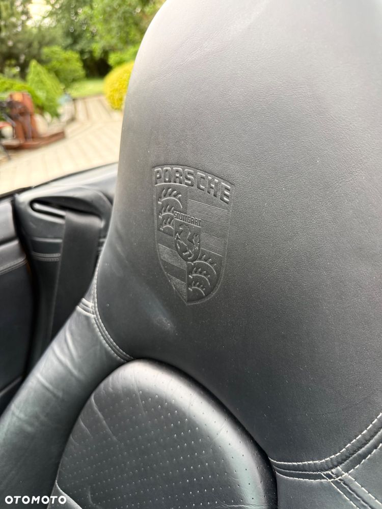 Porsche 911 Carrera 4 - 9