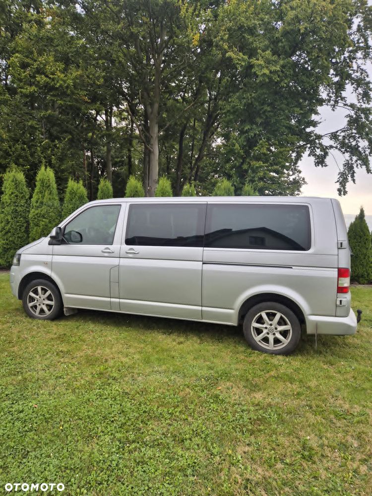 Volkswagen Caravelle - 2