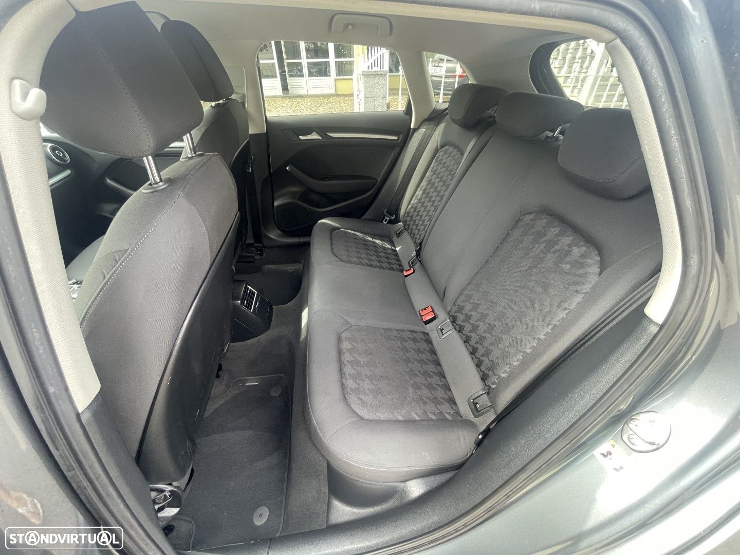 Audi A3 Sportback 1.6 TDI Advance Ultra - 13