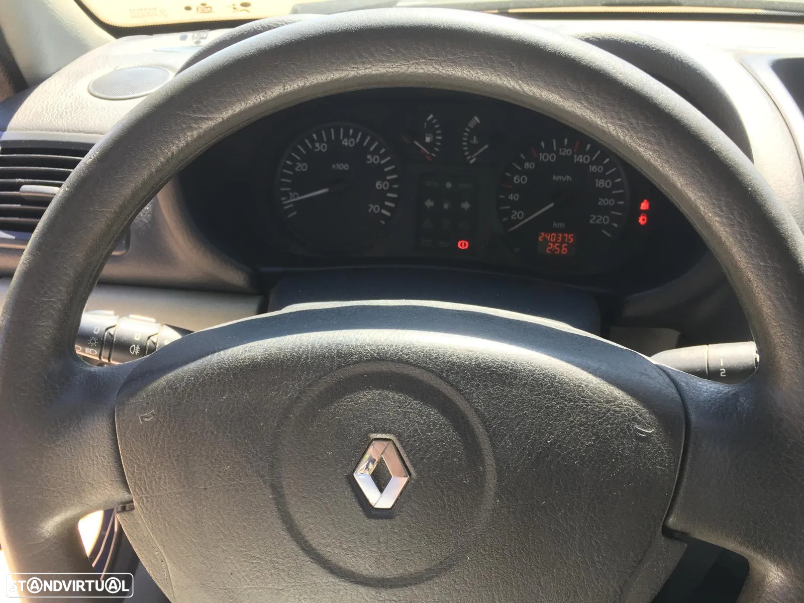 Renault Clio 1.5 dCi Authentique - 8