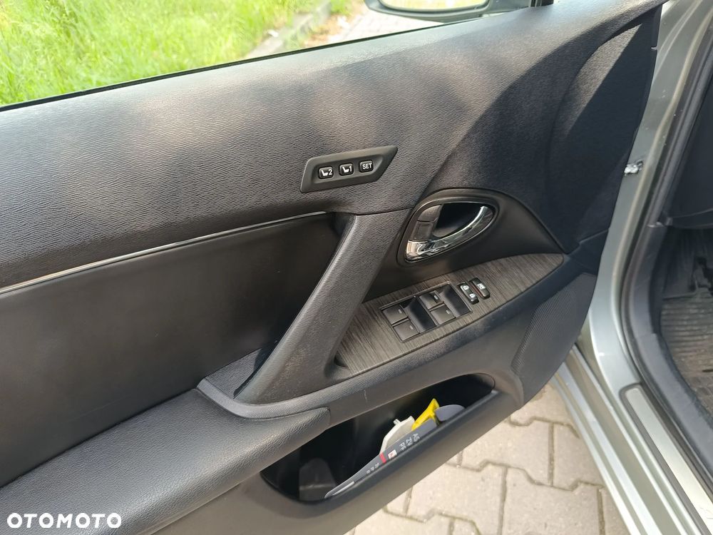 Toyota Avensis 2.0 Prestige NAVI - 25
